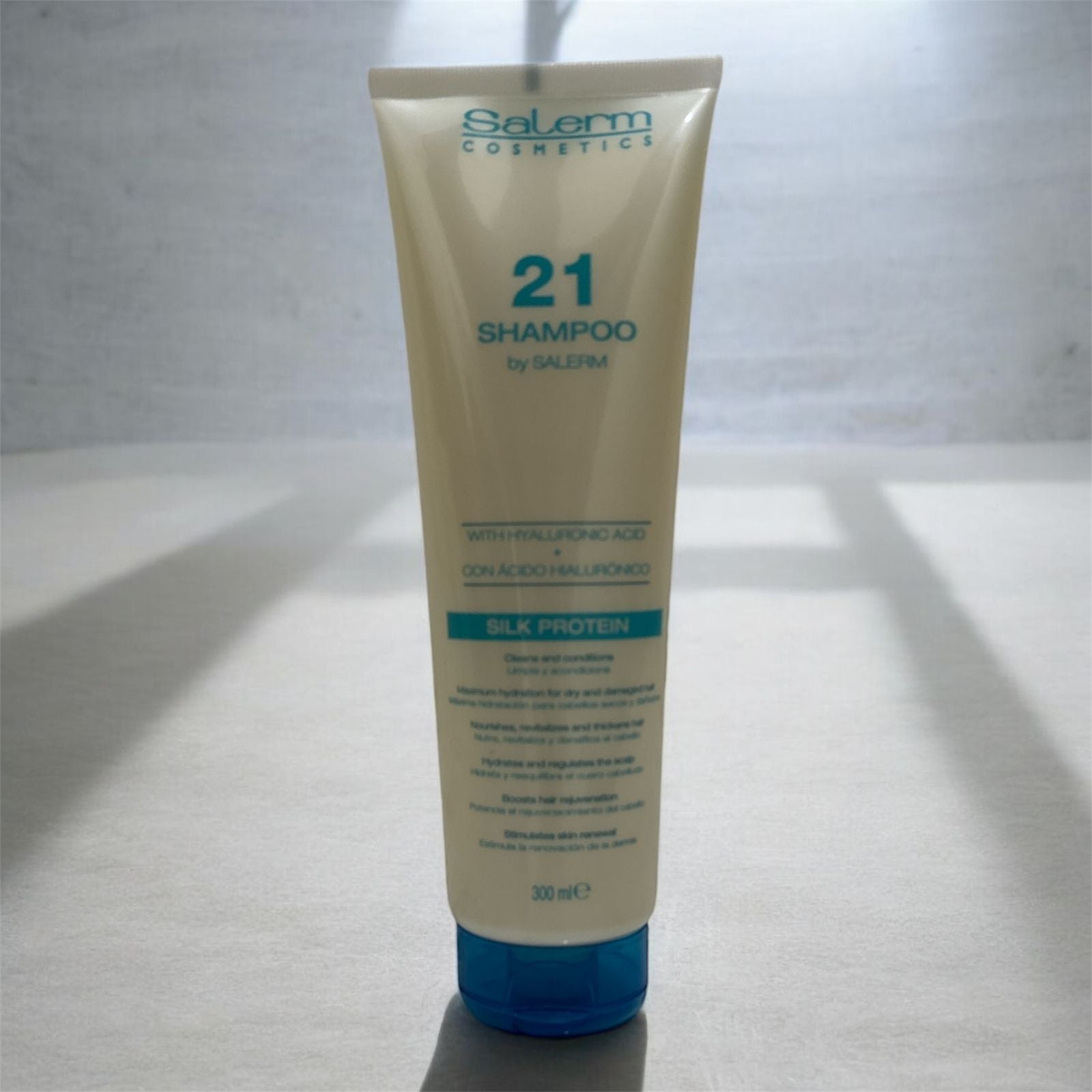 Shampoo Salerm 21 de 300ml para tratamiento profesional de cabello en salón