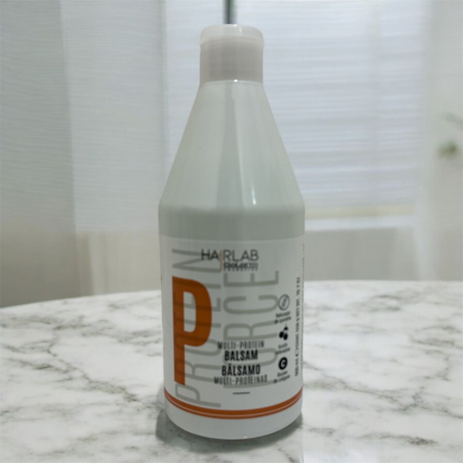 Bálsamo Multiproteínas Salerm 600ml para reparar cabello dañado